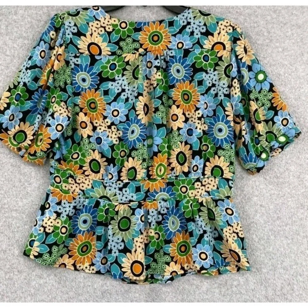 Cabi Happy Blouse Multi  Retro Daisies  Floral Shirt MEDIUM. EUC